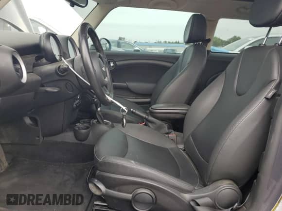 2013 MINI Hardtop с VIN WMWSU3C55DT681229, выставлен на аукционе Copart как лот 81660785 с пробегом 58 932 миль миль и Списание • Salvage title. История ставок и продаж доступна на DreamBid. Изображение 7.