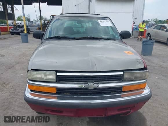 2003 Chevrolet Blazer LS с VIN 1GNCS13XX3K138344, выставлен на аукционе IAAI как лот 42251380 с пробегом Не указан миль и . История ставок и продаж доступна на DreamBid. Изображение 12.