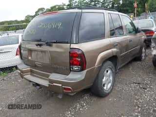 2002 Chevrolet TrailBlazer LS z VIN 1GNDS13S722456073, wystawiony jako IAAI lot #42715016 z przebiegiem Nie podano mil oraz . Historia ofert i sprzedaży dostępna na DreamBid. Obrazek 4.