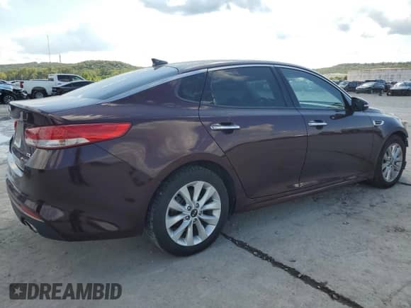 2016 Kia Optima EX z VIN 5XXGU4L38GG029870, wystawiony jako Copart lot #81708885 z przebiegiem 111 287 mil mil oraz Szkoda całkowita • Salvage title. Historia ofert i sprzedaży dostępna na DreamBid. Obrazek 3.