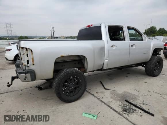 2010 Chevrolet Silverado 2500HD LT z VIN 1GC4KXB69AF114325, wystawiony jako Copart lot #71693085 z przebiegiem 173 096 mil mil oraz Szkoda całkowita • Salvage title. Historia ofert i sprzedaży dostępna na DreamBid. Obrazek 3.