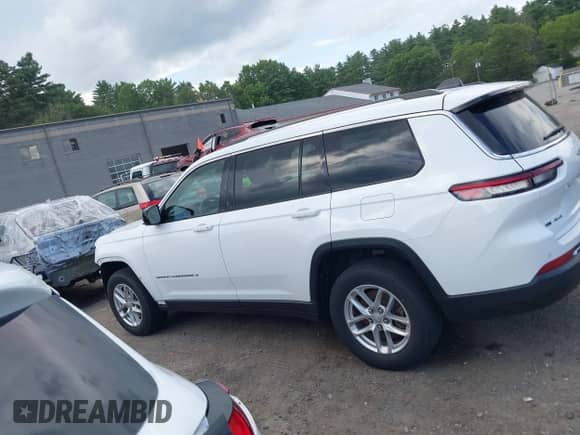 2021 Jeep Grand Cherokee Laredo z VIN 1C4RJKAG3M8161204, wystawiony jako IAAI lot #42736708 z przebiegiem 39 890 mil mil oraz . Historia ofert i sprzedaży dostępna na DreamBid. Obrazek 14.