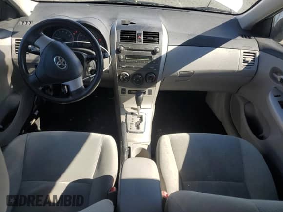 2011 Toyota Corolla L z VIN 2T1BU4EE5BC668927, wystawiony jako Copart lot #82002015 z przebiegiem 179 565 mil mil oraz Szkoda całkowita • Salvage title. Historia ofert i sprzedaży dostępna na DreamBid. Obrazek 8.