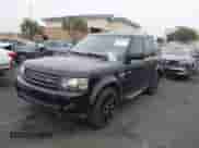 2013 Land Rover Range Rover Sport SC с VIN SALSH2E47DA768009, выставлен на аукционе IAAI как лот 42555743 с пробегом 62 428 миль миль и . История ставок и продаж доступна на DreamBid. Изображение 2.