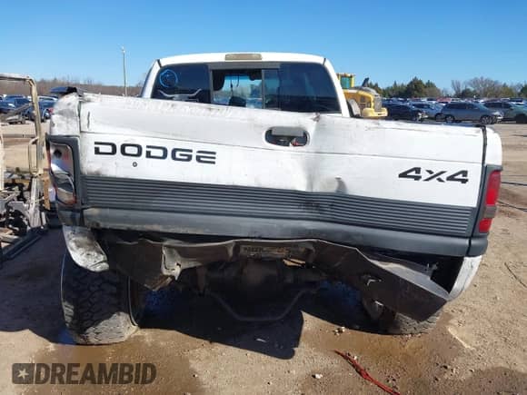 1999 Dodge 2500 with VIN 1B7KF2362XJ653193, listed as a IAAI auction lot 37230531 with 328,209 mi miles and . Bid and sale history available at DreamBid. Image 16.