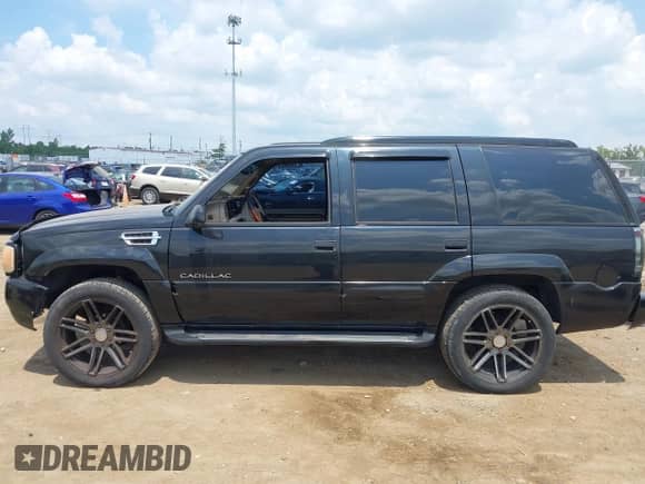 2000 Cadillac Escalade with VIN 1GYEK63R4YR200782, listed as a IAAI auction lot 42826338 with 250,610 mi miles and . Bid and sale history available at DreamBid. Image 14.