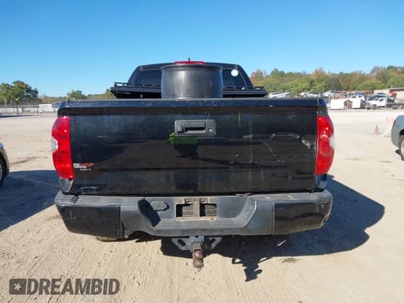2020 Toyota Tundra SR с VIN 5TFUY5F14LX892921, выставлен на аукционе IAAI как лот 43393983 с пробегом 76 776 миль миль и . История ставок и продаж доступна на DreamBid. Изображение 16.