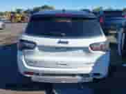 2025 Jeep Compass Limited z VIN 3C4NJDCN7ST594027, wystawiony jako IAAI lot #43492414 z przebiegiem 14 694 mil mil oraz . Historia ofert i sprzedaży dostępna na DreamBid. Obrazek 18.