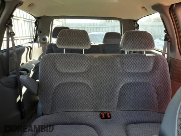 2000 Dodge Caravan SE z VIN 1B4GP44G6YB549661, wystawiony jako Copart lot #75098834 z przebiegiem 128 971 mil mil oraz Czysty tytuł • Clean title. Historia ofert i sprzedaży dostępna na DreamBid. Obrazek 10.