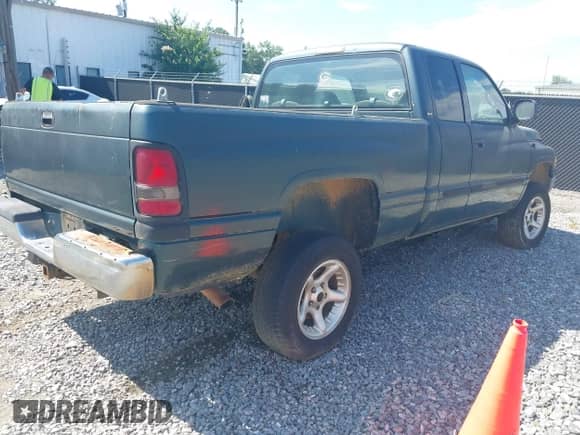 2001 Dodge 1500 z VIN 3B7HF13Y81G744869, wystawiony jako IAAI lot #42716259 z przebiegiem Nie podano mil oraz . Historia ofert i sprzedaży dostępna na DreamBid. Obrazek 4.
