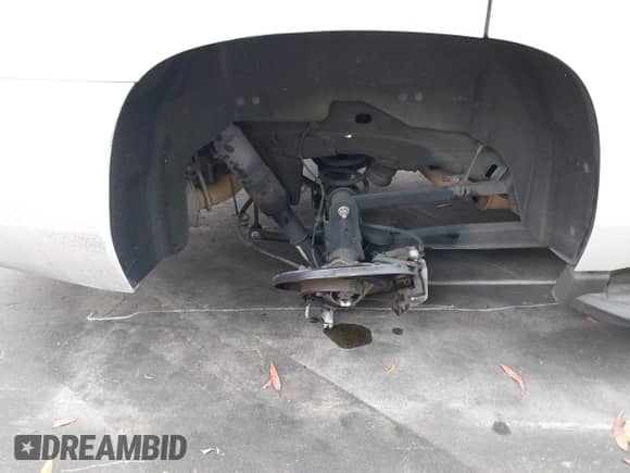 2018 Chevrolet Tahoe LT z VIN 1GNSCBKC1JR206967, wystawiony jako IAAI lot #42565511 z przebiegiem Nie podano mil oraz . Historia ofert i sprzedaży dostępna na DreamBid. Obrazek 17.