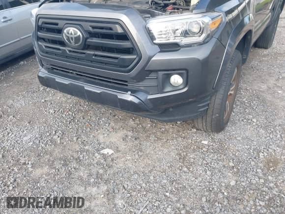 2019 Toyota Tacoma SR5 с VIN 3TMAZ5CNXKM085203, выставлен на аукционе IAAI как лот 42692521 с пробегом 190 094 миль миль и . История ставок и продаж доступна на DreamBid. Изображение 6.