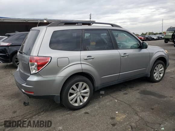 2011 Subaru Forester X Premium z VIN JF2SHBDC3BH764562, wystawiony jako Copart lot #86516695 z przebiegiem 149 419 mil mil oraz Czysty tytuł • Clean title. Historia ofert i sprzedaży dostępna na DreamBid. Obrazek 3.