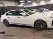 2024 BMW 7 Series 740i xDrive с VIN WBA33EH05RCP97943, выставлен на аукционе IAAI как лот 42084998 с пробегом 11 726 миль миль и . История ставок и продаж доступна на DreamBid. Изображение 13.