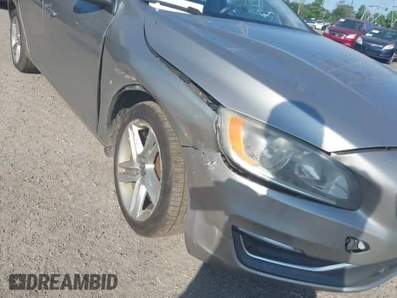 2015 Volvo S60 T5 Premier с VIN YV1612TK7F1351761, выставлен на аукционе IAAI как лот 42582359 с пробегом 138 659 миль миль и . История ставок и продаж доступна на DreamBid. Изображение 6.
