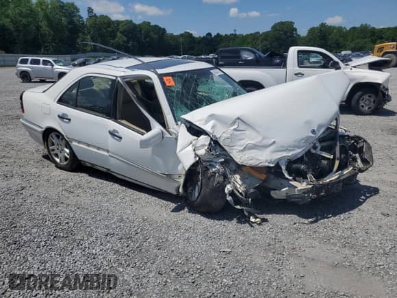1999 Mercedes-Benz C 230/260/280/320 z VIN WDBHA24G3XA786656, wystawiony jako Copart lot #56043675 z przebiegiem Nie podano mil oraz Szkoda całkowita • Salvage title. Historia ofert i sprzedaży dostępna na DreamBid. Obrazek 4.