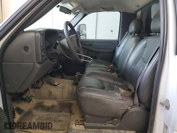 2005 Chevrolet Silverado 2500HD Work Truck with VIN 1GCHC24U55E304891, listed as a Copart auction lot 70416245 with 209,741 mi miles and Non repairable. Bid and sale history available at DreamBid. Image 7.