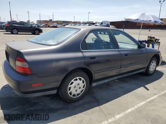 1994 Honda Accord with VIN JHMCD5547RC022856, listed as a Copart auction lot 57919135 with 195,163 mi miles and Clean title. Bid and sale history available at DreamBid. Image 3.