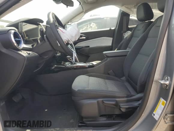 2025 Chevrolet Trax LT with VIN KL77LHEP5SC199166, listed as a Copart auction lot 63376505 with 1,795 mi miles and Salvage title. Bid and sale history available at DreamBid. Image 7.