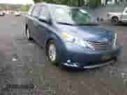 2017 Toyota Sienna XLE Auto Access Seat z VIN 5TDYZ3DC9HS797338, wystawiony jako IAAI lot #42994640 z przebiegiem 49 491 mil mil oraz . Historia ofert i sprzedaży dostępna na DreamBid. Obrazek 1.