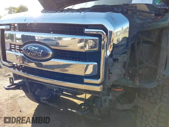 2011 Ford F-250 XL z VIN 1FT7W2BT6BEB07351, wystawiony jako IAAI lot #43065969 z przebiegiem 306 754 mil mil oraz . Historia ofert i sprzedaży dostępna na DreamBid. Obrazek 22.