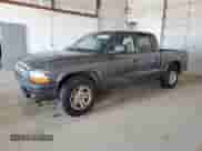 2004 Dodge Dakota Sport z VIN 1D7HL38N54S536938, wystawiony jako Copart lot #52455345 z przebiegiem 157 791 mil mil oraz Szkoda całkowita • Salvage title. Historia ofert i sprzedaży dostępna na DreamBid. Obrazek 1.