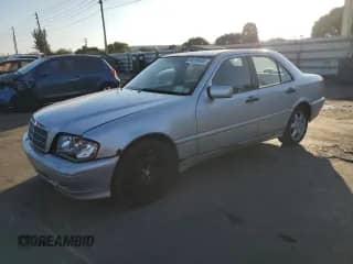 2000 Mercedes-Benz C 230/260/280/320 z VIN WDBHA29GXYA853571, wystawiony jako Copart lot #88280005 z przebiegiem 128 523 mil mil oraz Szkoda całkowita • Salvage title. Historia ofert i sprzedaży dostępna na DreamBid. Obrazek 1.