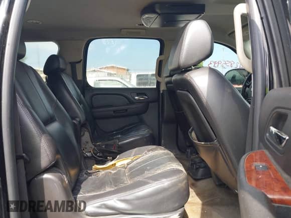 2009 Chevrolet Suburban 1LT z VIN 1GNFC26039J123309, wystawiony jako IAAI lot #42855993 z przebiegiem 267 168 mil mil oraz . Historia ofert i sprzedaży dostępna na DreamBid. Obrazek 8.