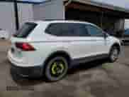 2018 Volkswagen Tiguan S z VIN 3VV0B7AX1JM082044, wystawiony jako Copart lot #66024195 z przebiegiem 223 482 mil mil oraz Szkoda całkowita • Salvage title. Historia ofert i sprzedaży dostępna na DreamBid. Obrazek 3.