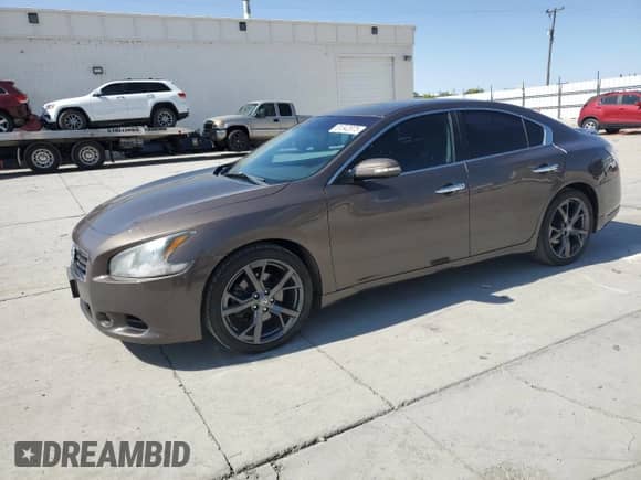 2014 Nissan Maxima SV z VIN 1N4AA5AP2EC430702, wystawiony jako Copart lot #81342975 z przebiegiem 101 413 mil mil oraz Szkoda całkowita • Salvage title. Historia ofert i sprzedaży dostępna na DreamBid. Obrazek 1.