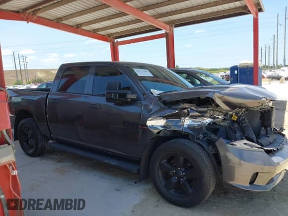 2018 Ram 1500 Express z VIN 1C6RR6KT3JS305402, wystawiony jako IAAI lot #42123190 z przebiegiem 52 898 mil mil oraz . Historia ofert i sprzedaży dostępna na DreamBid. Obrazek 14.