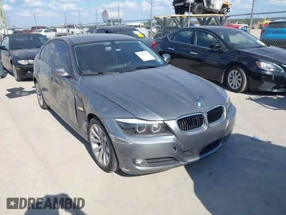 2011 BMW 3 Series 328i с VIN WBAPH7C51BE679982, выставлен на аукционе IAAI как лот 43205583 с пробегом 125 695 миль миль и . История ставок и продаж доступна на DreamBid. Изображение 1.
