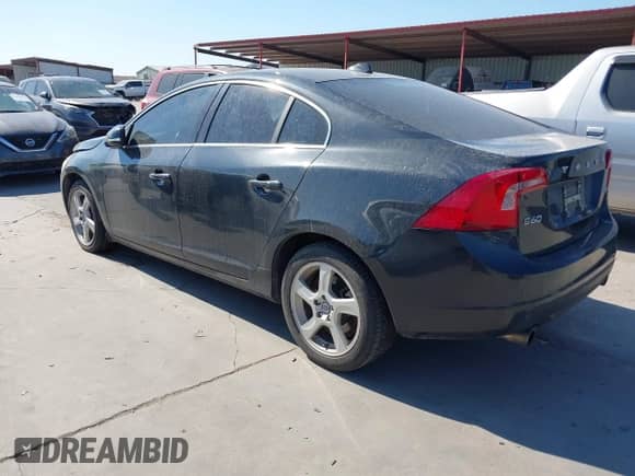 2013 Volvo S60 T5 Premier z VIN YV1612FS6D2185459, wystawiony jako IAAI lot #43426754 z przebiegiem 167 059 mil mil oraz . Historia ofert i sprzedaży dostępna na DreamBid. Obrazek 3.