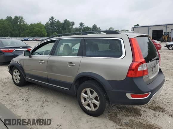 2011 Volvo XC70 3.2L with VIN YV4940BZ4B1105139, listed as a Copart auction lot 60402415 with 182,404 mi miles and Clean title. Bid and sale history available at DreamBid. Image 2.