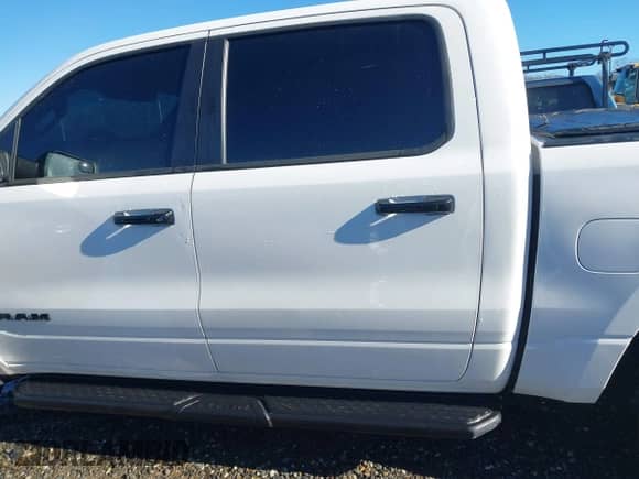 2023 Ram 1500 Laramie z VIN 1C6RREJT1PN608424, wystawiony jako IAAI lot #41212843 z przebiegiem 37 811 mil mil oraz . Historia ofert i sprzedaży dostępna na DreamBid. Obrazek 15.