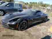 2015 Chevrolet Corvette 1LT z VIN 1G1YB2D71F5117705, wystawiony jako Copart lot #67867883 z przebiegiem 77 802 mil mil oraz . Historia ofert i sprzedaży dostępna na DreamBid. Obrazek 1.
