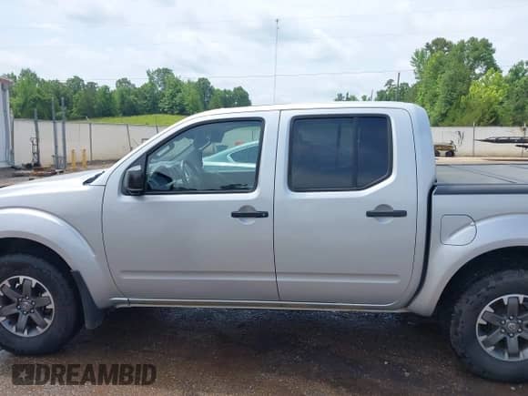 2016 Nissan Frontier S z VIN 1N6AD0EV8GN774648, wystawiony jako IAAI lot #42135409 z przebiegiem 94 095 mil mil oraz . Historia ofert i sprzedaży dostępna na DreamBid. Obrazek 14.