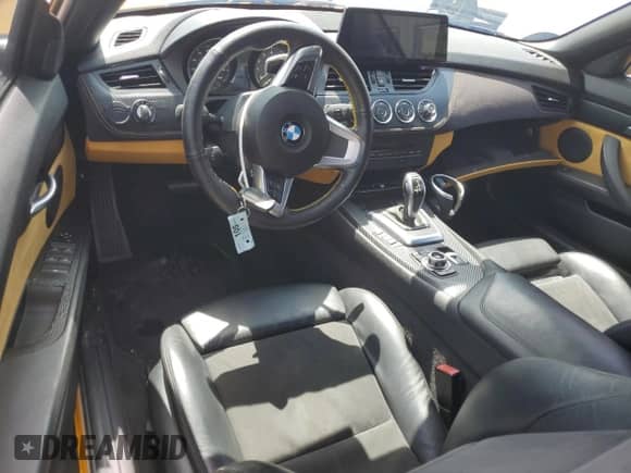 2013 BMW Z4 sDrive28i with VIN WBALL5C59DJ104203, listed as a Copart auction lot 59781425 with 116,002 mi miles and Salvage title. Bid and sale history available at DreamBid. Image 8.