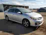 2011 Toyota Corolla L z VIN 2T1BU4EE5BC599138, wystawiony jako Copart lot #82522705 z przebiegiem 122 109 mil mil oraz Szkoda całkowita • Salvage title. Historia ofert i sprzedaży dostępna na DreamBid. Obrazek 4.