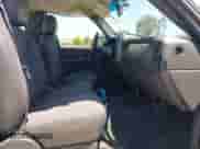 2005 GMC Sierra 1500 Work Truck z VIN 1GTEC14X75Z175455, wystawiony jako IAAI lot #42353284 z przebiegiem 255 724 mil mil oraz . Historia ofert i sprzedaży dostępna na DreamBid. Obrazek 5.