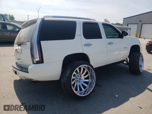 2007 Chevrolet Tahoe LS with VIN 1GNFK13037J389105, listed as a Copart auction lot 55308215 with 305,710 mi miles and Salvage title. Bid and sale history available at DreamBid. Image 3.