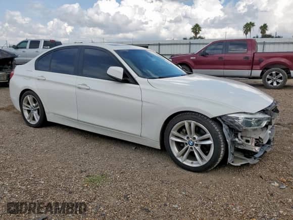 2018 BMW 3 Series 320i z VIN WBA8E1G56JNU93213, wystawiony jako Copart lot #85724055 z przebiegiem 59 597 mil mil oraz Szkoda całkowita • Salvage title. Historia ofert i sprzedaży dostępna na DreamBid. Obrazek 4.