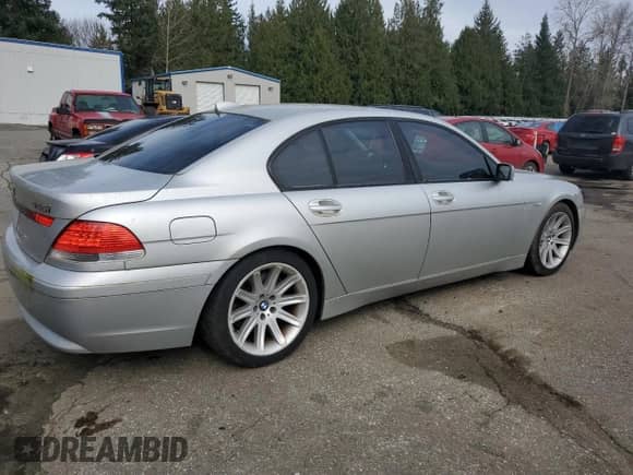 2004 BMW 7 Series 745i z VIN WBAGL63484DP69753, wystawiony jako Copart lot #49211195 z przebiegiem 203 767 mil mil oraz Czysty tytuł • Clean title. Historia ofert i sprzedaży dostępna na DreamBid. Obrazek 3.