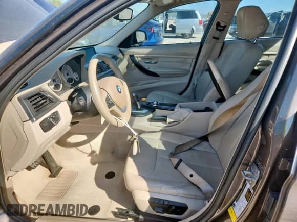 2013 BMW 3 Series 328i с VIN WBA3A5G59DNP25000, выставлен на аукционе Copart как лот 82356425 с пробегом 184 498 миль миль и Списание • Salvage title. История ставок и продаж доступна на DreamBid. Изображение 7.