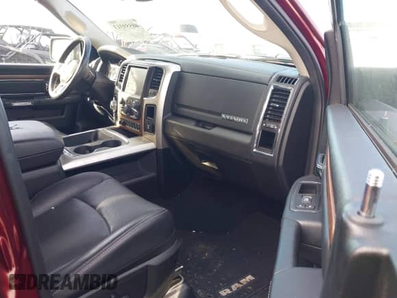 2016 Ram 1500 Laramie z VIN 1C6RR7NT2GS380182, wystawiony jako IAAI lot #40559313 z przebiegiem 84 182 mil mil oraz . Historia ofert i sprzedaży dostępna na DreamBid. Obrazek 5.