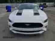 2020 Ford Mustang EcoBoost Premium z VIN 1FATP8UH1L5131605, wystawiony jako Copart lot #84627845 z przebiegiem 89 939 mil mil oraz Szkoda całkowita • Salvage title. Historia ofert i sprzedaży dostępna na DreamBid. Obrazek 5.