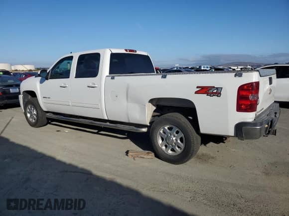 2014 Chevrolet Silverado 2500HD LT with VIN 1GC1KXCG9EF102305, listed as a Copart auction lot 85853395 with 150,505 mi miles and Clean title. Bid and sale history available at DreamBid. Image 2.