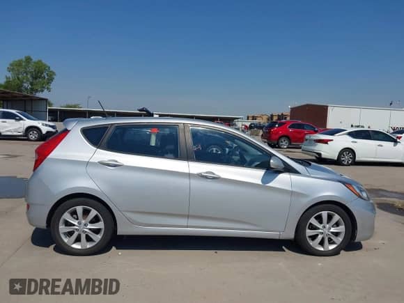 2013 Hyundai Accent SE с VIN KMHCU5AE9DU120169, выставлен на аукционе IAAI как лот 43174281 с пробегом 131 923 миль миль и . История ставок и продаж доступна на DreamBid. Изображение 13.