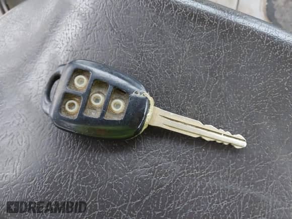 2014 Toyota Camry L with VIN 4T4BF1FK2ER440325, listed as a IAAI auction lot 41423301 with 271,563 mi miles and . Bid and sale history available at DreamBid. Image 11.