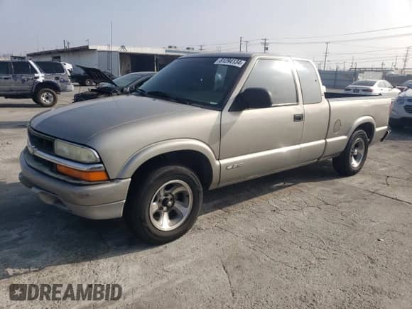 2003 Chevrolet S-10 Fleet z VIN 1GCCS19X438105269, wystawiony jako Copart lot #81294134 z przebiegiem 205 523 mil mil oraz Szkoda całkowita • Salvage title. Historia ofert i sprzedaży dostępna na DreamBid. Obrazek 1.